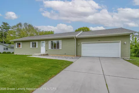410 Julian Ave, Lansing, MI 48917