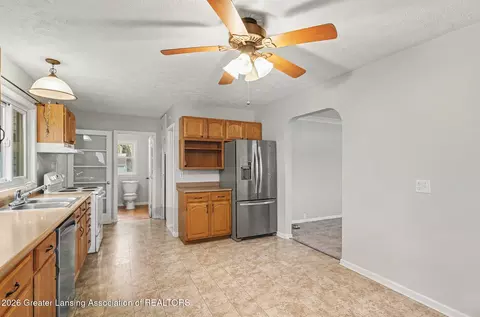 Kitchen - 710 W State St, Saint Johns, MI 48879 photo 3 of 4