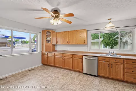 Kitchen - 710 W State St, Saint Johns, MI 48879 photo 2 of 4