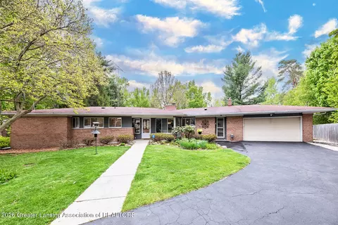 614 Greencroft Ct, Williamston, MI 48895