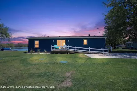 1155 Lyle Dr, Crystal, MI 48818