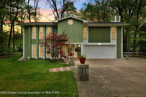 111 Feldspar Dr, Williamston, MI 48895