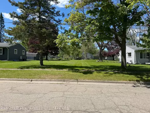 402 Crossman St, Williamston, MI 48895