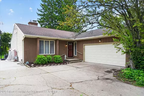 511 Kenway Dr, Lansing, MI 48917