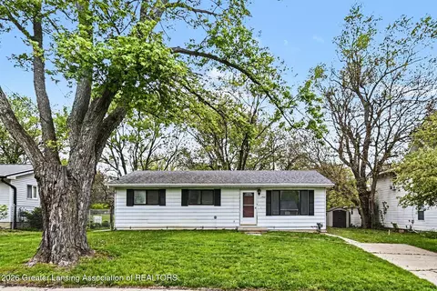 1422 Pierce Rd, Lansing, MI 48910