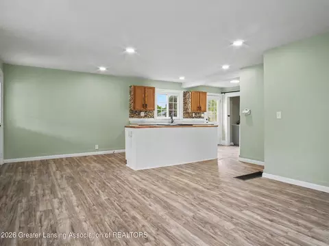 Living - 755 Division St, Owosso, MI 48867 photo 3 of 3