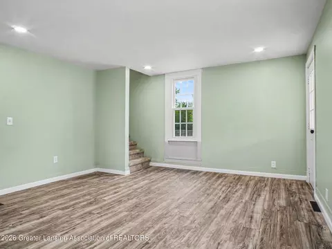 Living - 755 Division St, Owosso, MI 48867 photo 2 of 3