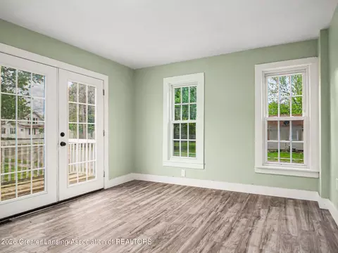 Living - 755 Division St, Owosso, MI 48867 photo 1 of 3