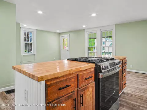 Kitchen - 755 Division St, Owosso, MI 48867 photo 2 of 2