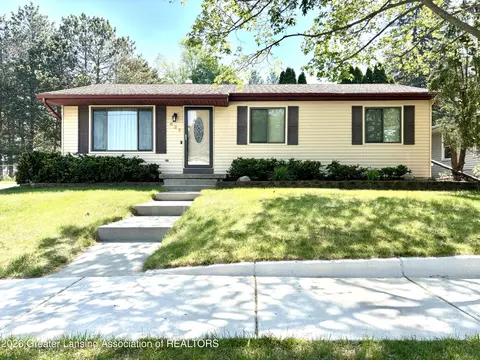 637 Green St, Grand Ledge, MI 48837