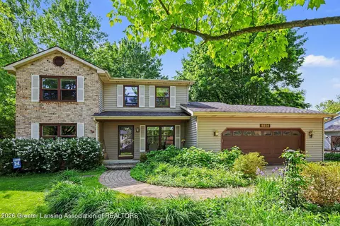 5836 Wood Valley Dr, Haslett, MI 48840