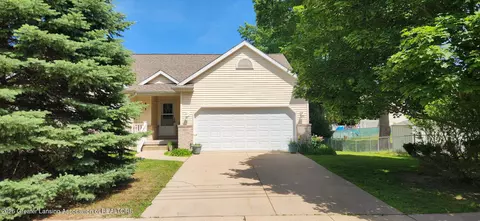1992 Summit St, Holt, MI 48842