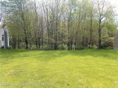 302 Blossom Dr, Portland, MI 48875