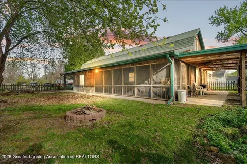 226 N Ewen St, Maple Rapids, MI 48853