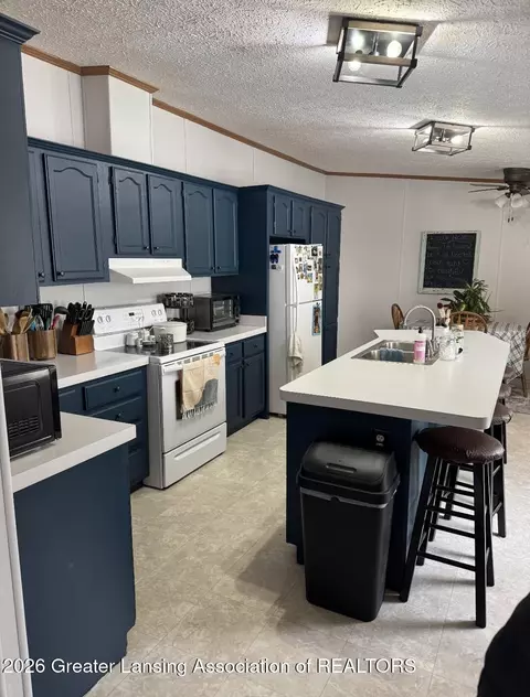 Kitchen - 13693 Hawaii Ave, Eagle, MI 48822 photo 1 of 3