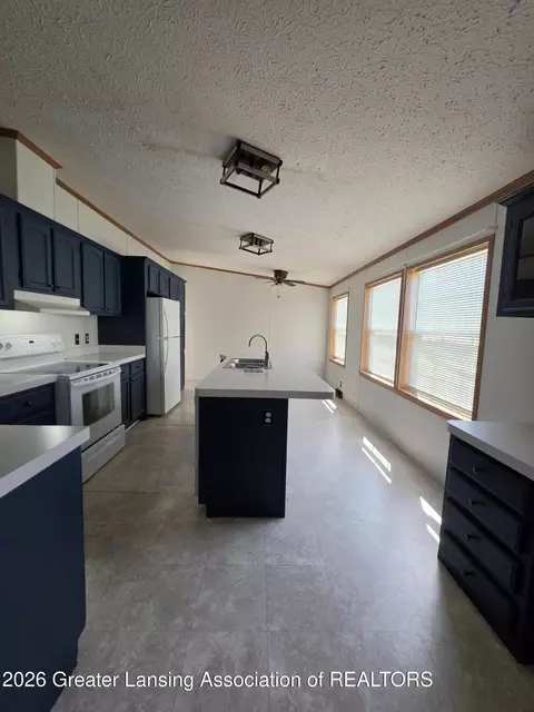 Kitchen - 13693 Hawaii Ave, Eagle, MI 48822 photo 3 of 3