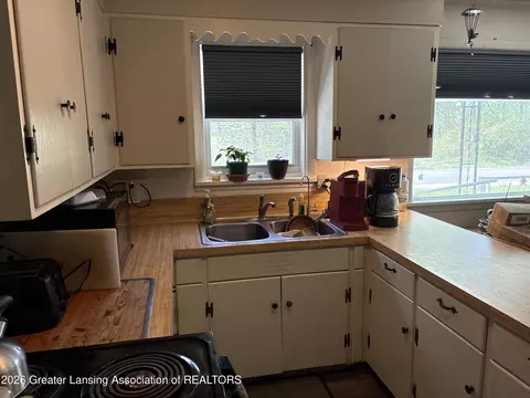 Kitchen - 5720 W Sargent Rd, Gladwin, MI 48624 photo 1 of 1