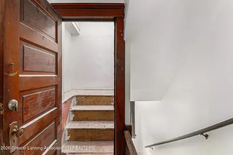 Entry Way - 1215 Chittock Ave, Jackson, MI 49203 photo 2 of 2