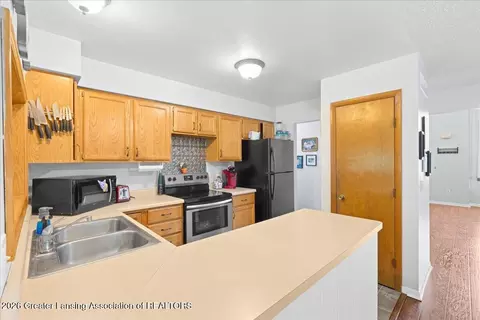 Kitchen - 1628 W Herbison Dr, Dewitt, MI 48820 photo 2 of 4