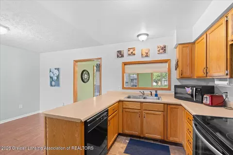 Kitchen - 1628 W Herbison Dr, Dewitt, MI 48820 photo 3 of 4