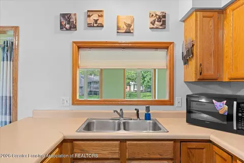 Kitchen - 1628 W Herbison Dr, Dewitt, MI 48820 photo 4 of 4