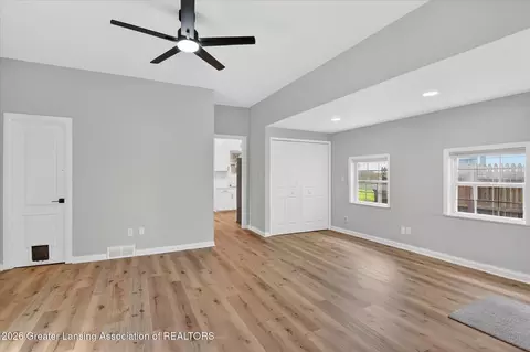 Living - 513 N Waterloo Ave, Jackson, MI 49201 photo 1 of 2