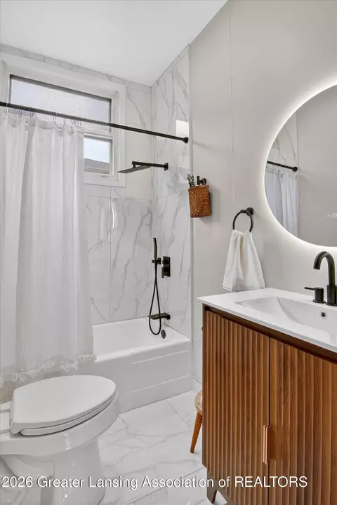 Bath - 513 N Waterloo Ave, Jackson, MI 49201 photo 1 of 2