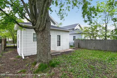 Exterior - 513 N Waterloo Ave, Jackson, MI 49201 photo 8 of 13