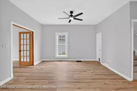 Living - 513 N Waterloo Ave, Jackson, MI 49201 photo 2 of 2