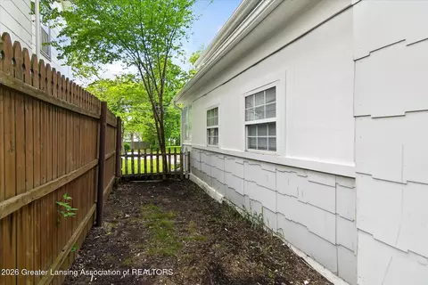 Exterior - 513 N Waterloo Ave, Jackson, MI 49201 photo 7 of 13