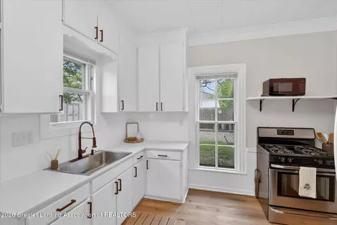Kitchen - 513 N Waterloo Ave, Jackson, MI 49201 photo 1 of 3