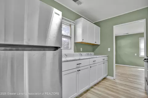 1325 Roselawn Ave, Lansing, MI 48915