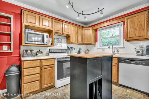 Kitchen - 601 Hanover St, Concord, MI 49237 photo 2 of 3