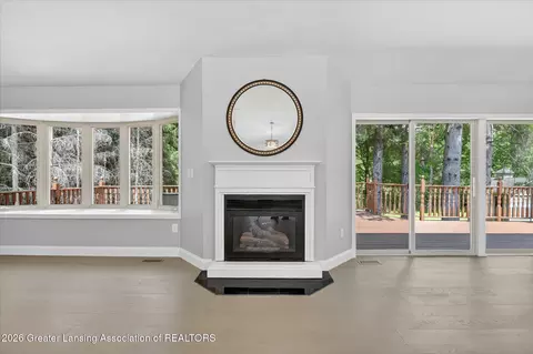 Living - 9103 Bridge St, Dimondale, MI 48821 photo 4 of 6