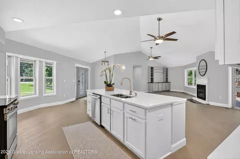 Entry Way - 9103 Bridge St, Dimondale, MI 48821 photo 1 of 4