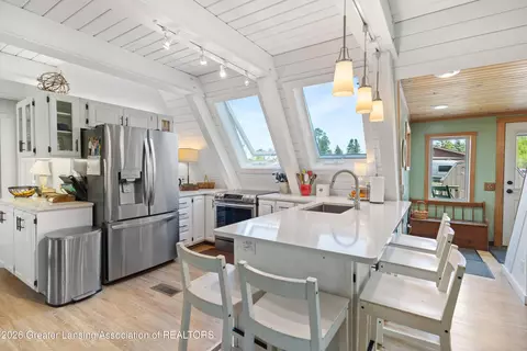 Kitchen - 15080 S Tallman Rd, Eagle, MI 48822 photo 2 of 3