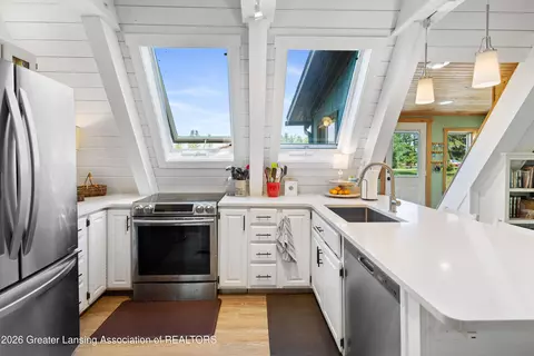 Kitchen - 15080 S Tallman Rd, Eagle, MI 48822 photo 3 of 3