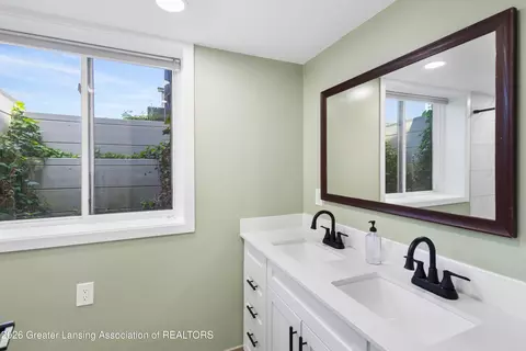 Bath - 15080 S Tallman Rd, Eagle, MI 48822 photo 4 of 5
