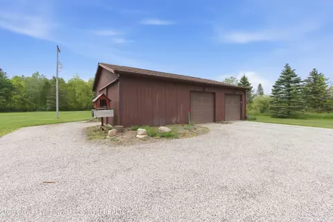 Exterior - 15080 S Tallman Rd, Eagle, MI 48822 photo 9 of 15
