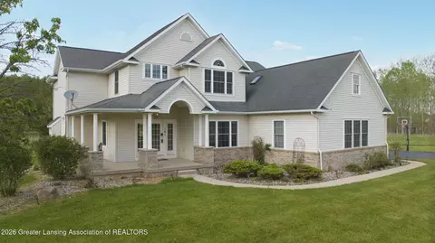 141 Twin Ponds Ln, Okemos, MI 48864