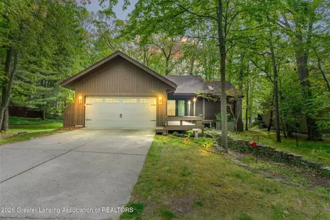1223 Woodwind Trl, Haslett, MI 48840