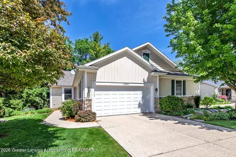 6389 Highland Ridge Dr, East Lansing, MI 48823