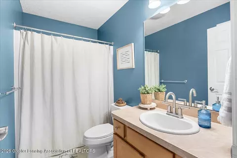 Bath - 13048 Addington Dr, Dewitt, MI 48820 photo 2 of 4