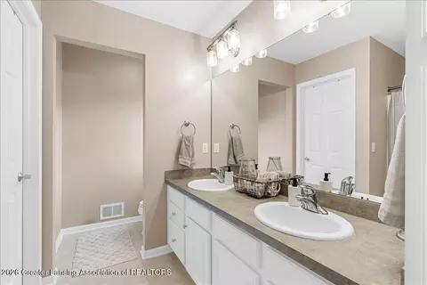 Bath - 13048 Addington Dr, Dewitt, MI 48820 photo 1 of 4
