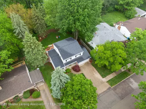2725 Montego Dr, Lansing, MI 48912
