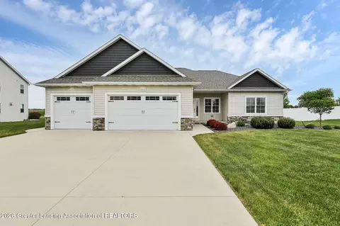 10416 Prairie View Ct, Freeland, MI 48623