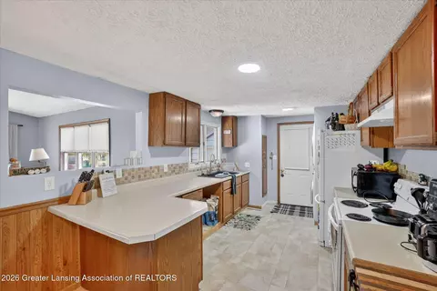 Kitchen - 217 Brown St, Ithaca, MI 48847 photo 4 of 4