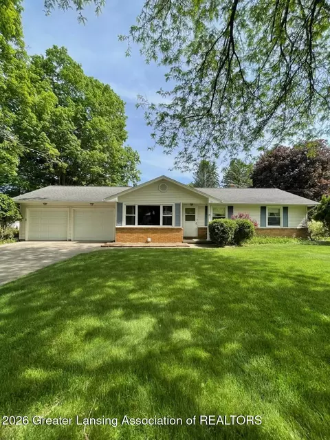 4054 S Pine Dell Dr, Lansing, MI 48911