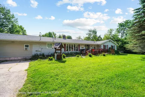 10216 N Royston Rd, Grand Ledge, MI 48837