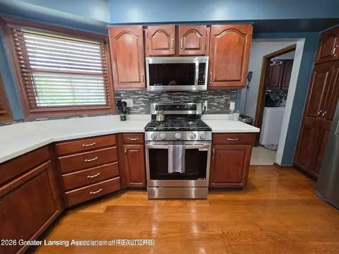 Kitchen - 301 Windy Rush Ln, Dewitt, MI 48820 photo 2 of 6